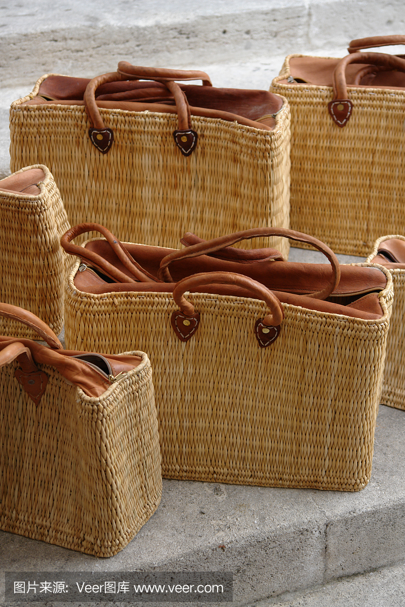圣雷米市场出售的草篮