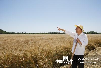 带着草帽的农民 图片